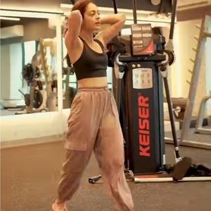 Meet your Posher, Monica